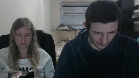 JenisAndPeter online show from 03-09-25, 04:00