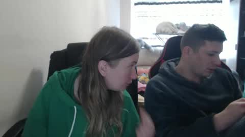 JenisAndPeter online show from 10-19-25, 08:04