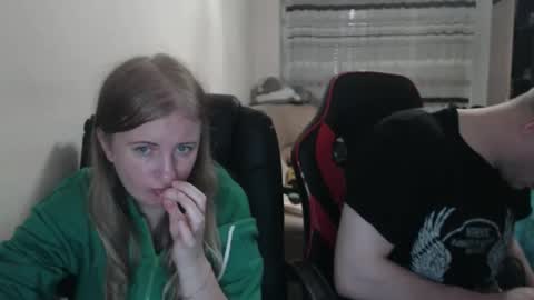 JenisAndPeter online show from 10-21-25, 06:41