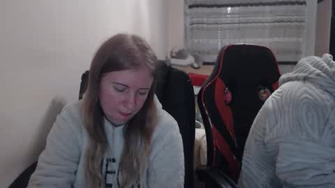 JenisAndPeter online show from 12-14-25, 08:13