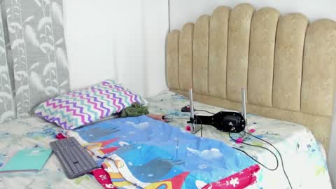 jenn online show from 02-08-25, 04:14