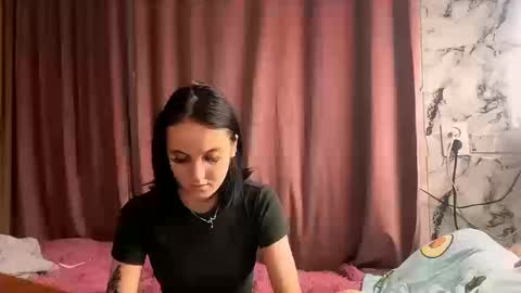 Snapshot of jennaglandon chatting on 12-17-25, 11:16 Mia online show from 12-17-25, 11:16