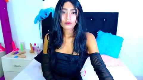 Snapshot of jenng18 chatting on 12-19-25, 07:26 jenn online show from 12-19-25, 07:26