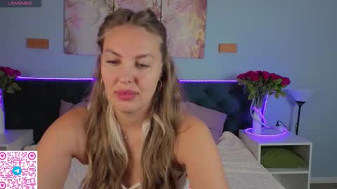 Jennifer hayess online show from 02-26-26, 01:04