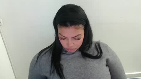 Snapshot of jennifer_oliveira chatting on 09-10-25, 04:23 Jenn 3 online show from 09-10-25, 04:23