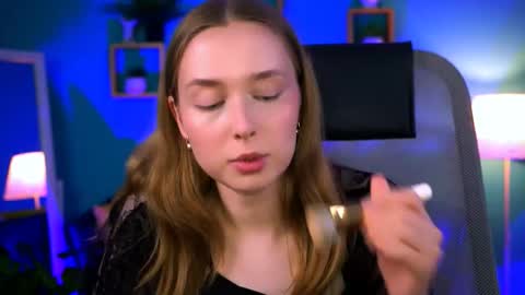 Snapshot of jennifergraces chatting on 09-18-25, 08:44 Jennifer online show from 09-18-25, 08:44