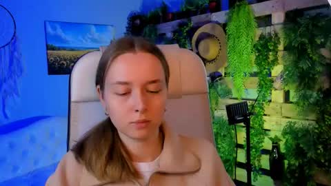 Snapshot of jennifergraces chatting on 10-06-25, 09:40 Jennifer online show from 10-06-25, 09:40