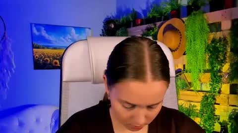 Snapshot of jennifergraces chatting on 10-14-25, 03:13 Jennifer online show from 10-14-25, 03:13