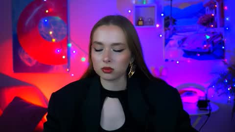 Snapshot of jennifergraces chatting on 10-17-25, 01:35 Jennifer online show from 10-17-25, 01:35