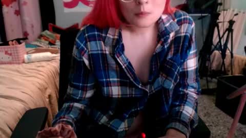 Snapshot of jennifergwen chatting on 10-28-25, 05:00 Jennifer Gwen online show from 10-28-25, 05:00