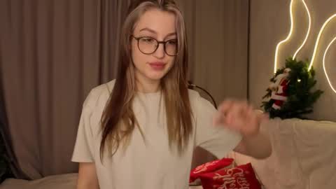 Snapshot of jennyauna chatting on 01-12-26, 04:50 Lora online show from 01-12-26, 04:50