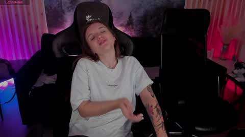 Snapshot of jennydens chatting on 01-11-25, 11:23 Jenny NO Nude online show from 01-11-25, 11:23