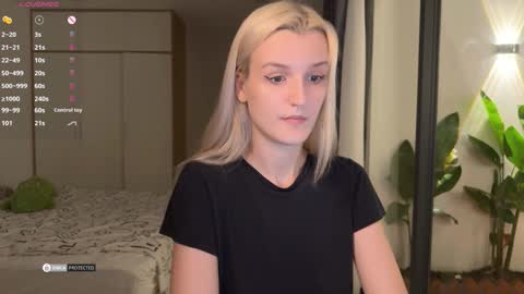 Jen  online show from 12-12-24, 01:06