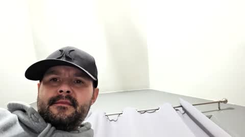 Snapshot of jerbonezgood chatting on 12-17-25, 07:25 Lous online show from 12-17-25, 07:25