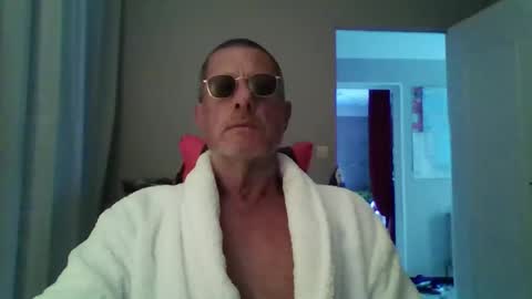 jerflor online show from 10-19-25, 01:23