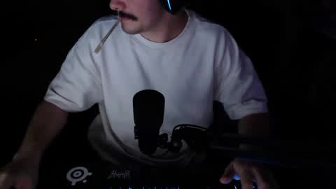 Snapshot of jerkomat chatting on 10-20-25, 07:14 jerkomat online show from 10-20-25, 07:14