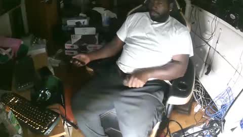 Snapshot of jerry0827 chatting on 10-13-25, 04:12 jerry johnson online show from 10-13-25, 04:12