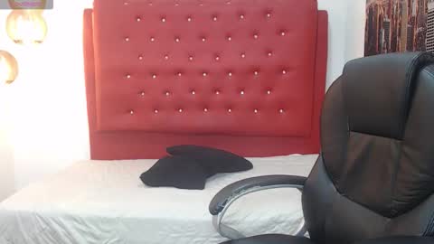 Snapshot of jerrycurb chatting on 11-14-25, 07:45 lupo online show from 11-14-25, 07:45