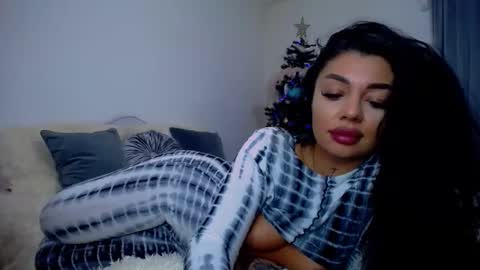 Snapshot of jessebella chatting on 12-31-24, 07:10 jesse online show from 12-31-24, 07:10