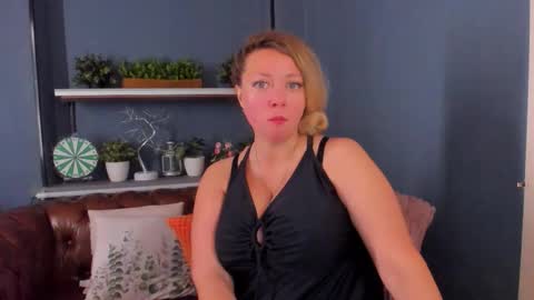 Snapshot of jessica_foxie chatting on 09-11-25, 10:37 Jessica online show from 09-11-25, 10:37
