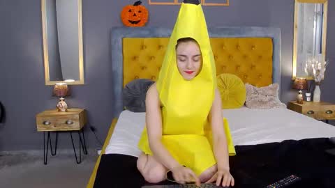 Jessica White online show from 10-30-25, 04:58