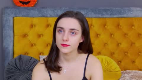 Jessica White online show from 11-17-25, 05:02