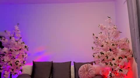 Gloria   online show from 01-27-25, 01:48