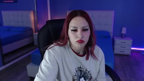 Snapshot of jessie_williams_01 chatting on 12-18-24, 10:02 Your Sweet Angel online show from 12-18-24, 10:02