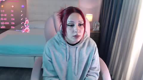 Snapshot of jessie_williams_01 chatting on 12-19-24, 11:57 Your Sweet Angel online show from 12-19-24, 11:57