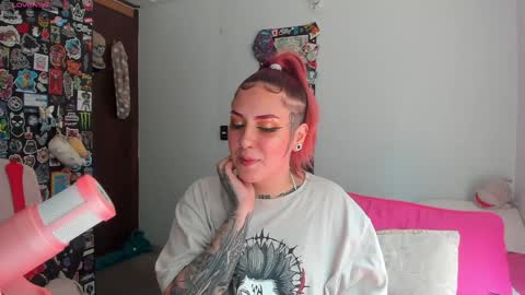 Snapshot of jessie_williams_01 chatting on 01-15-25, 05:47 Your Sweet Angel online show from 01-15-25, 05:47