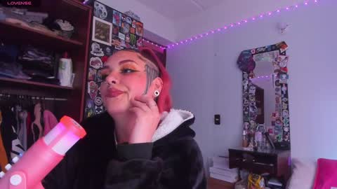 Snapshot of jessie_williams_01 chatting on 01-15-25, 08:48 Your Sweet Angel online show from 01-15-25, 08:48