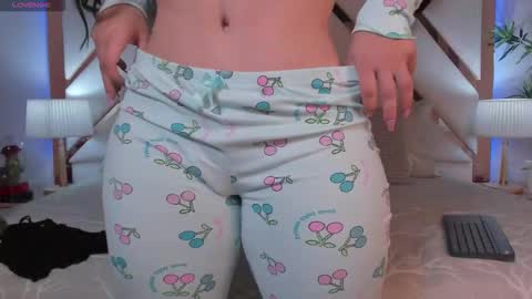 Snapshot of jessiica_stonne2 chatting on 11-28-25, 05:43 JESSICA STONNE online show from 11-28-25, 05:43