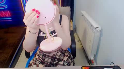 Victoria online show from 04-06-26, 07:48