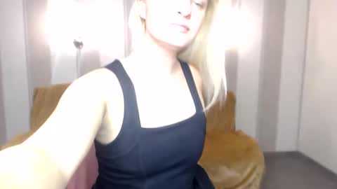 Snapshot of jessyangels chatting on 12-05-25, 01:52 jessyangels online show from 12-05-25, 01:52
