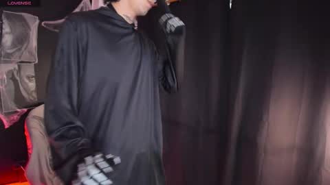 Snapshot of jett_savage chatting on 10-21-25, 02:29 jett_savage online show from 10-21-25, 02:29