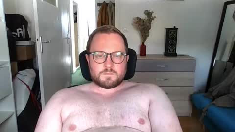 jeuneloup92 online show from 09-21-25, 12:51