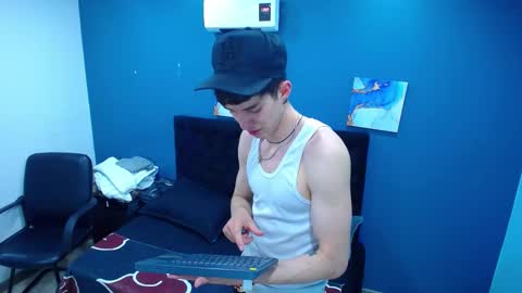 Snapshot of jheampiero chatting on 10-31-25, 01:56 Jheampiero online show from 10-31-25, 01:56