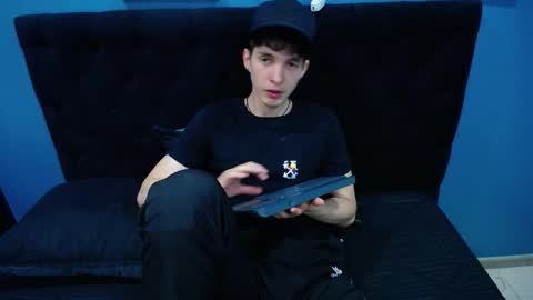 Snapshot of jheampiero chatting on 11-06-25, 01:45 Jheampiero online show from 11-06-25, 01:45