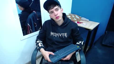 Snapshot of jheampiero chatting on 11-11-25, 01:55 Jheampiero online show from 11-11-25, 01:55