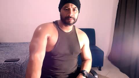 En moreno online show from 11-17-25, 03:51