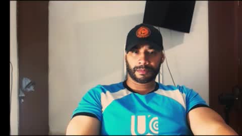 En moreno online show from 12-22-25, 01:13