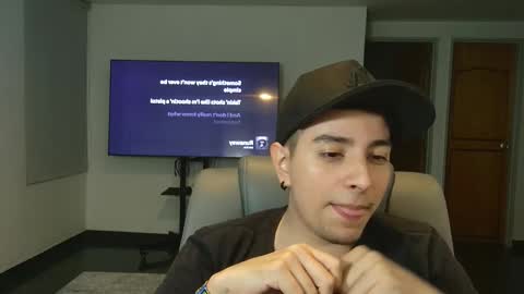 Jhoan Saenz online show from 10-29-25, 05:10