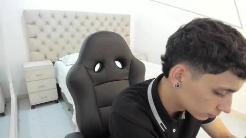 jhoanleandro online show from 10-24-25, 05:04