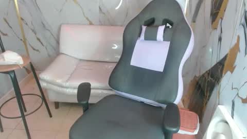 Snapshot of jhon_cooper18 chatting on 02-04-26, 02:17 jhost online show from 02-04-26, 02:17