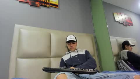Snapshot of jhonny_saenz chatting on 10-18-25, 01:45 Jhonny online show from 10-18-25, 01:45