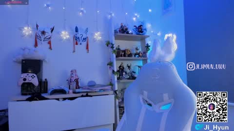 Snapshot of ji_hyun chatting on 12-04-24, 05:38 Ji online show from 12-04-24, 05:38