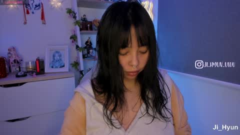 Snapshot of ji_hyun chatting on 12-12-24, 05:52 Ji online show from 12-12-24, 05:52