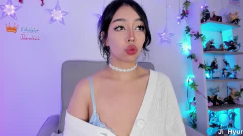 Snapshot of ji_hyun chatting on 11-07-25, 11:49 Ji online show from 11-07-25, 11:49