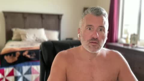 Snapshot of jimmyaaron chatting on 12-26-24, 08:00 Dad of Three online show from 12-26-24, 08:00