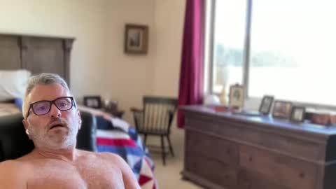 Snapshot of jimmyaaron chatting on 12-29-24, 07:11 Dad of Three online show from 12-29-24, 07:11